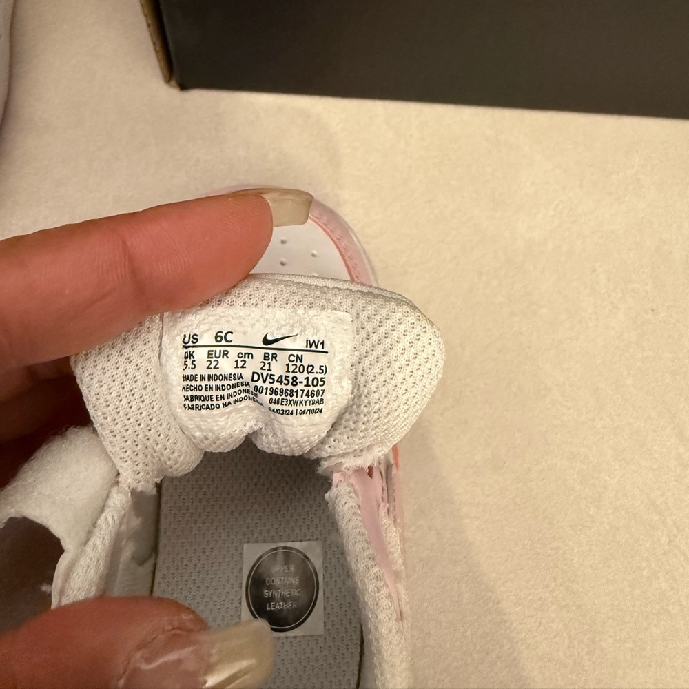 Nike Kids Sneakers in Pink and White - Picture 2 of 9